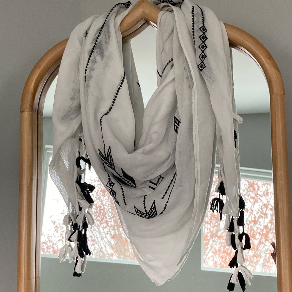 AE Arrows wrap scarf with tassels
